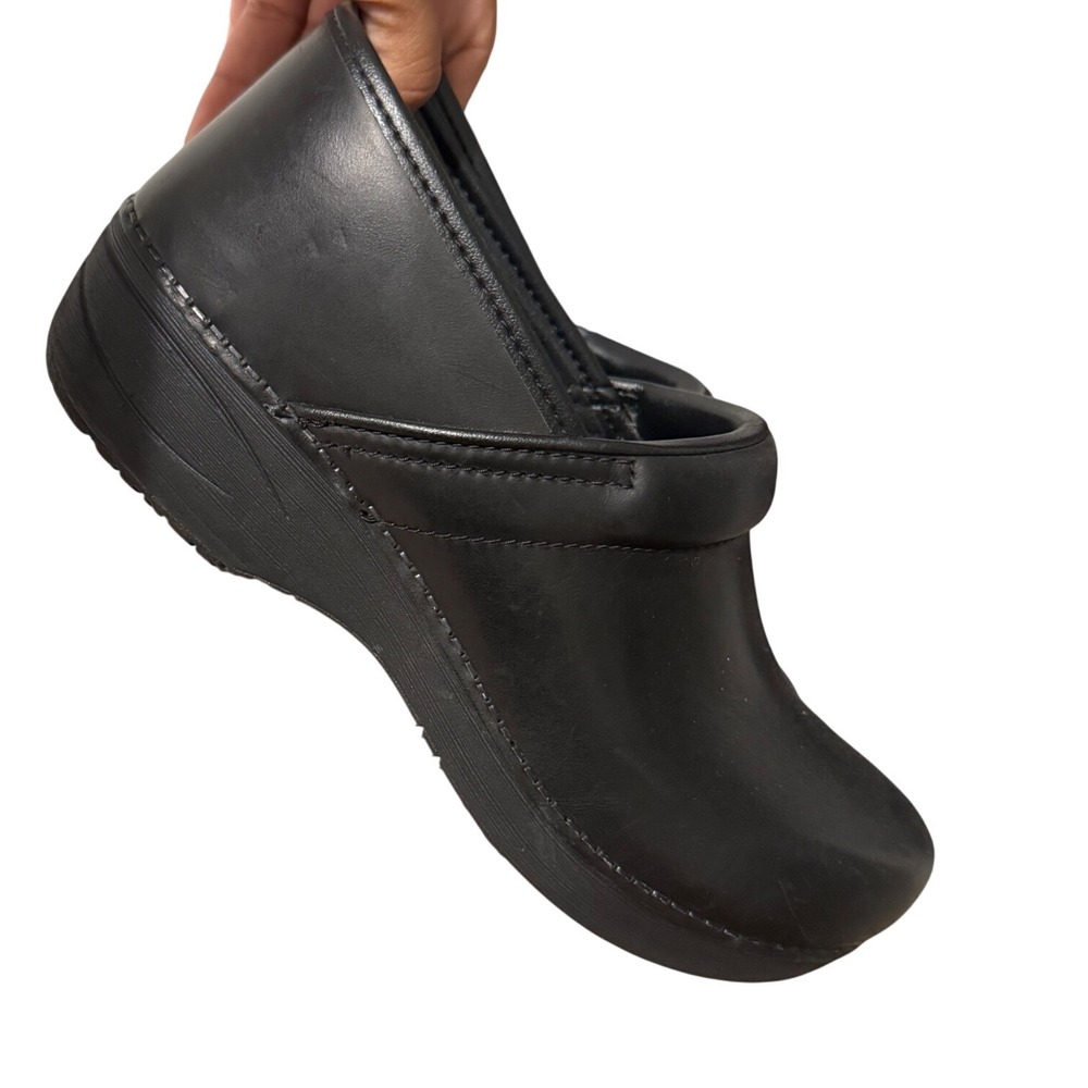 Dansko XP 2.0 Black Leather Professional Clogs Slip Resistant Shoes Womens 40‎